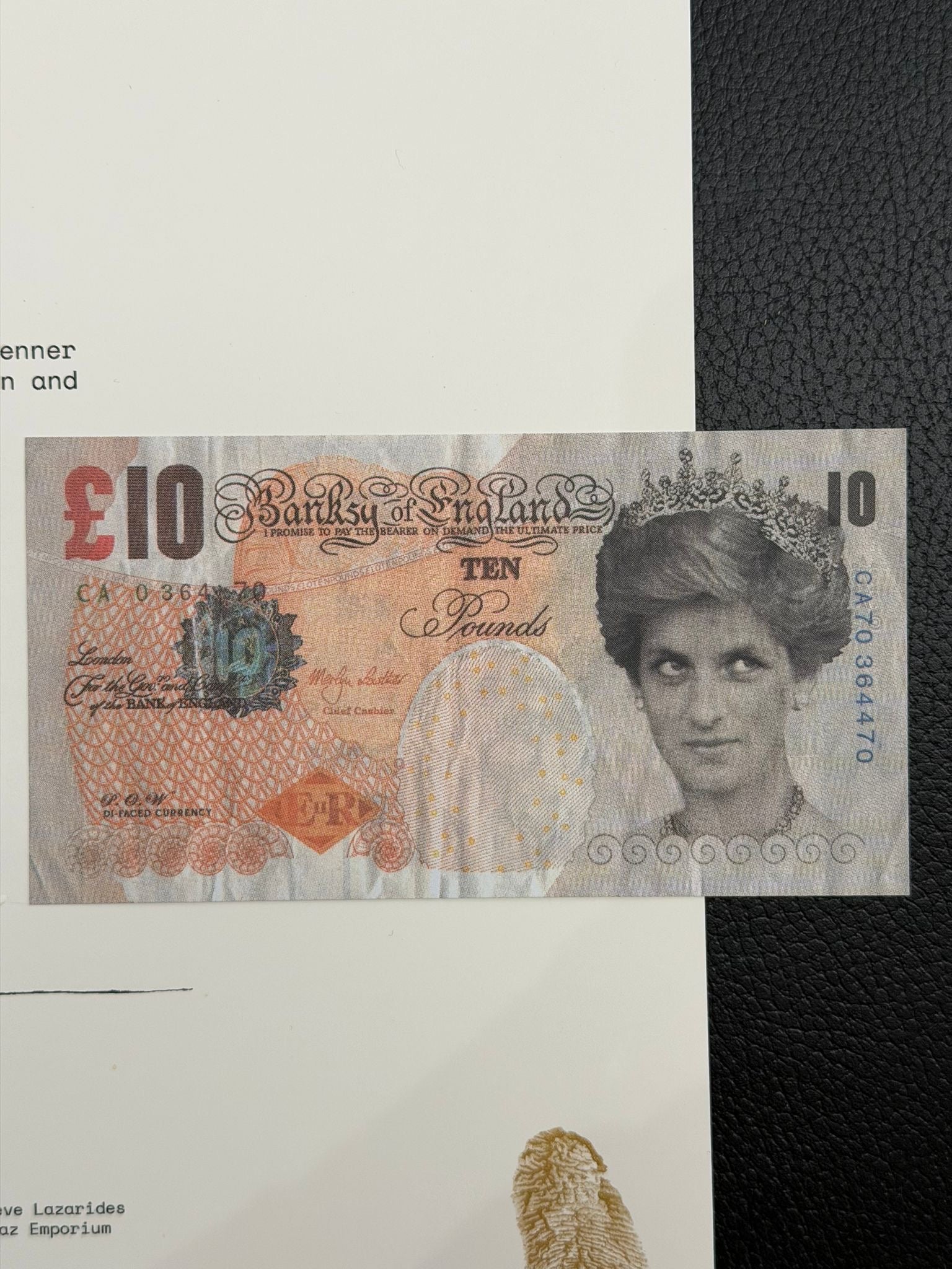 Microscopic view of authentic Banksy Di-Faced Tenner showing clear Cyan & Magenta CMYK dots"