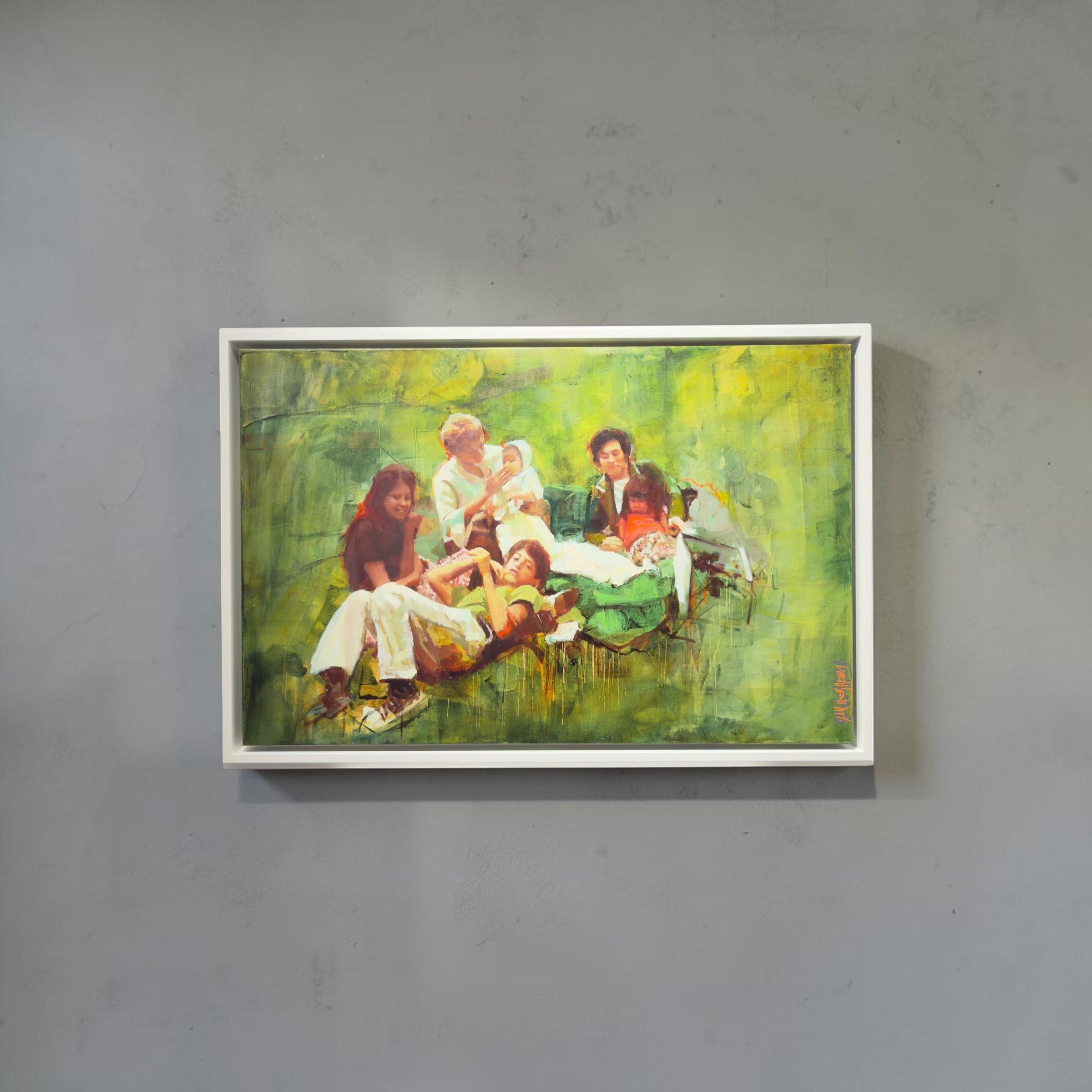 Familia’ original framed oil painting by Mar Herrera (100x65cm) displayed on a textured grey gallery wall.
